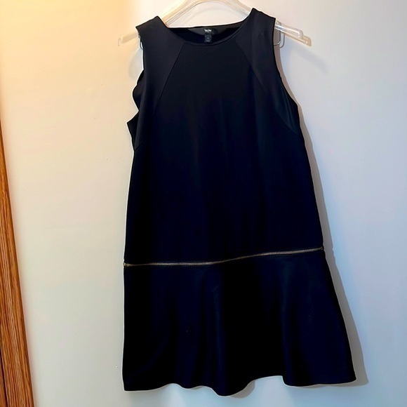 Size medium black with a zipper detail dress